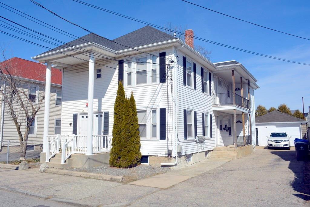 33 Tingley St, Unit 2R in Pawtucket, RI - Building Photo