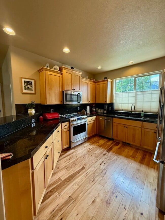 63192 Desert Sage St in Bend, OR - Building Photo - Building Photo
