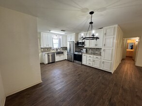 500 E College St in Athens, TX - Building Photo - Building Photo