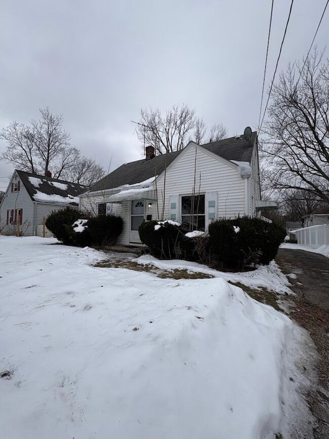 property at 832 Chinook Ave