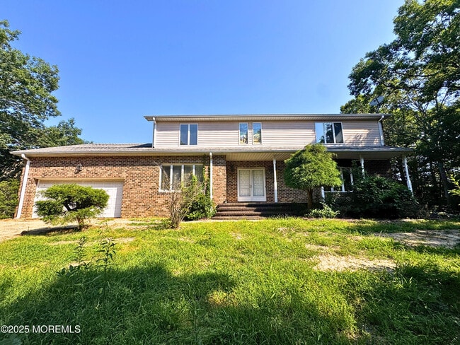 property at 812 N Main St