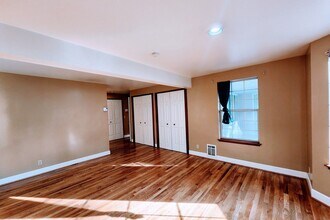 8542 Battle Point Dr NE in Bainbridge Island, WA - Building Photo - Building Photo