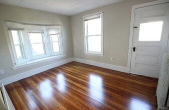 14 Dow St, Unit 2 in Somerville, MA - Foto de edificio - Building Photo