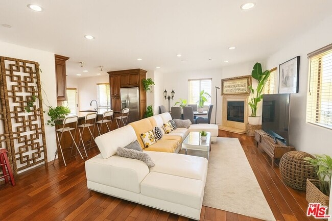1146 Hacienda Pl in West Hollywood, CA - Building Photo - Building Photo