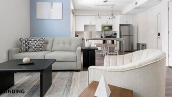 2220 W First St, Unit 167 in Ft. Myers, FL - Building Photo