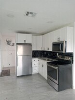 1070 NW 23rd Rd in Fort Lauderdale, FL - Building Photo