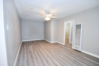 958 S Garey Ave in Pomona, CA - Building Photo - Interior Photo