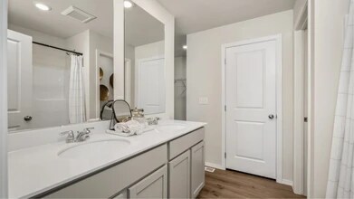 130 E Spirea Ln in Hayden, ID - Building Photo - Building Photo