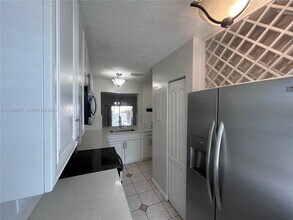 8260 NW 10th St in Miami, FL - Building Photo - Building Photo