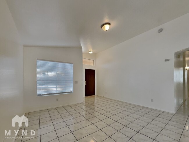 4708 N 89th Dr in Phoenix, AZ - Foto de edificio - Building Photo