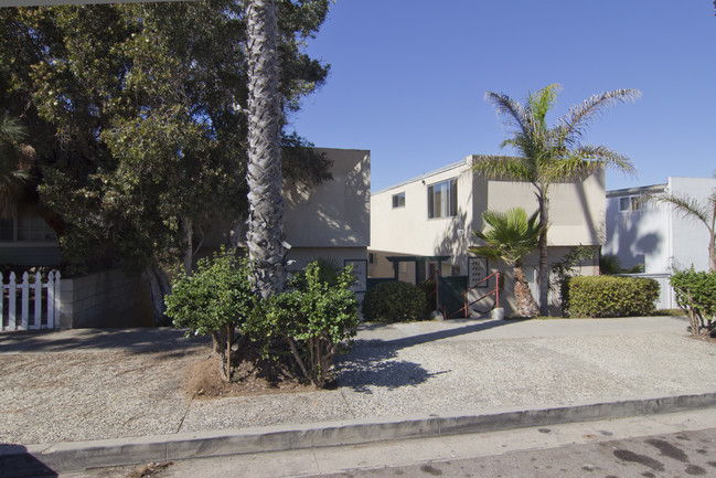 442 4th St in Encinitas, CA - Foto de edificio - Building Photo