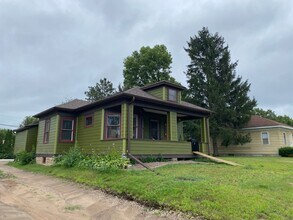 414 2nd Ave N in Onalaska, WI - Foto de edificio - Building Photo