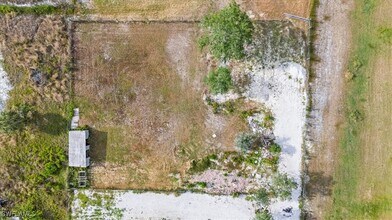 4045 24th Ave NE in Naples, FL - Building Photo - Building Photo