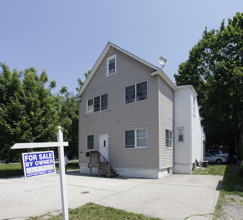 1988 New York Ave in Huntington Station, NY - Building Photo