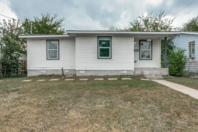 2010 Lamar St in San Antonio, TX - Building Photo - Building Photo