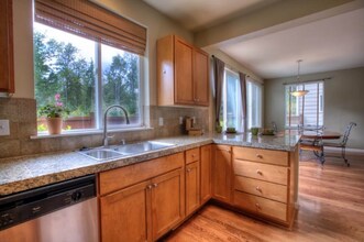 8525 233rd Pl NE in Redmond, WA - Building Photo - Building Photo