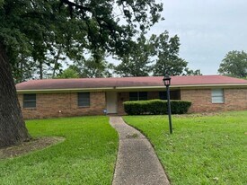 1711 Hyacinth Dr in Longview, TX - Building Photo