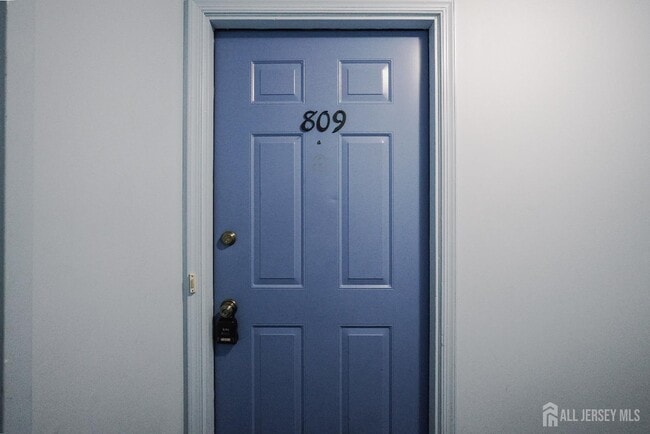 809 Woodhaven Dr in Edison, NJ - Building Photo - Building Photo