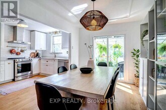 960 Pape Ave in Toronto, ON - Building Photo - Building Photo