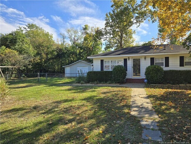 6505 Elkins Dr in Fayetteville, NC - Building Photo - Building Photo