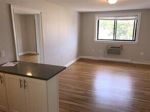 131 Summer St, Unit 42 in Malden, MA - Foto de edificio - Building Photo