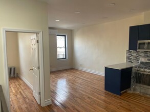 544 Pine St in Brooklyn, NY - Building Photo - Building Photo