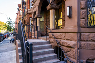 342 Lafayette Ave in Brooklyn, NY - Foto de edificio - Building Photo