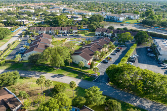 Vallhala Village in Boca Raton, FL - Foto de edificio - Building Photo