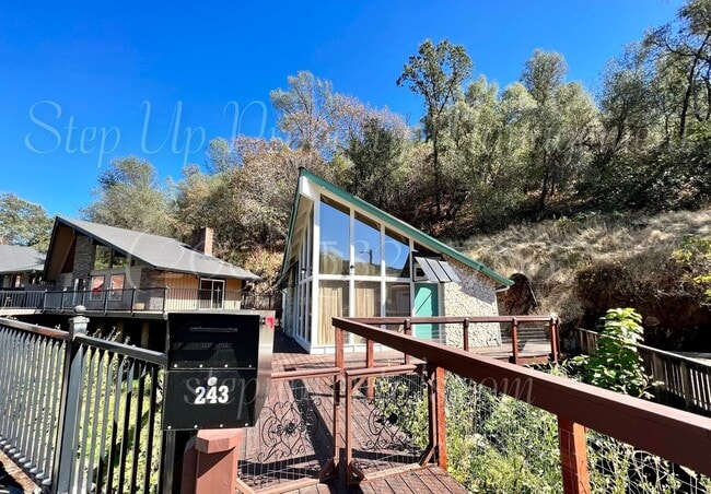 243 W Stockton Rd in Sonora, CA - Building Photo - Building Photo