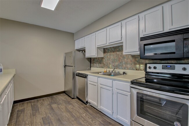 Westbridge Apartments in Little Rock, AR - Building Photo - Building Photo
