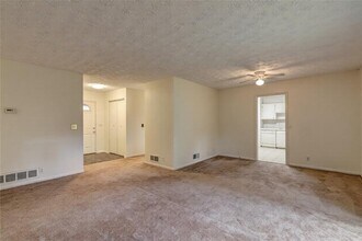 5805 Singleton Rd in Norcross, GA - Building Photo - Building Photo