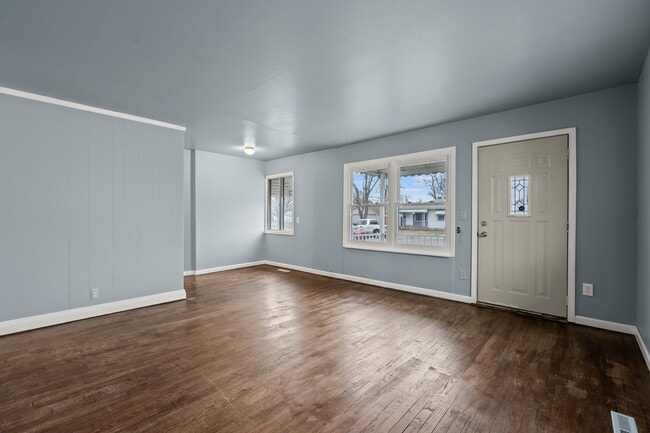 6832 Cornell St in Taylor, MI - Foto de edificio - Building Photo