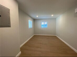 49 SW 14th St, Unit c in Dania Beach, FL - Building Photo - Building Photo