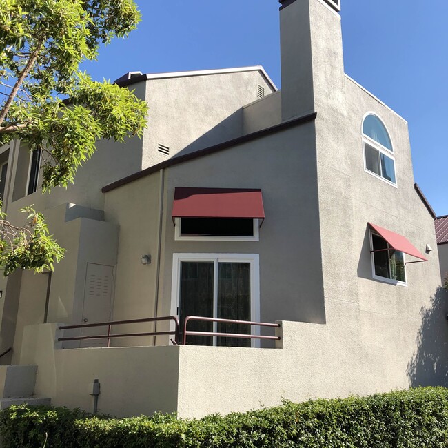 property at 43 E Court Ln
