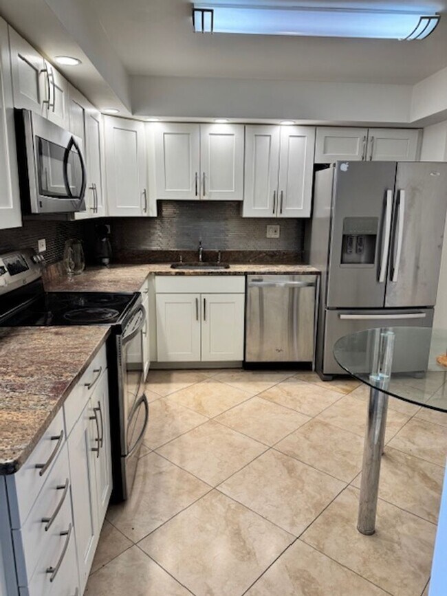251-174 174th St in Sunny Isles Beach, FL - Building Photo - Building Photo