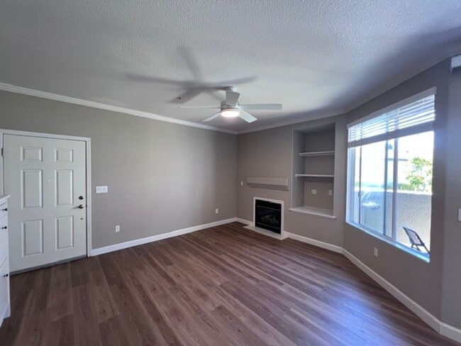 property at 5201 Laguna Oaks Dr