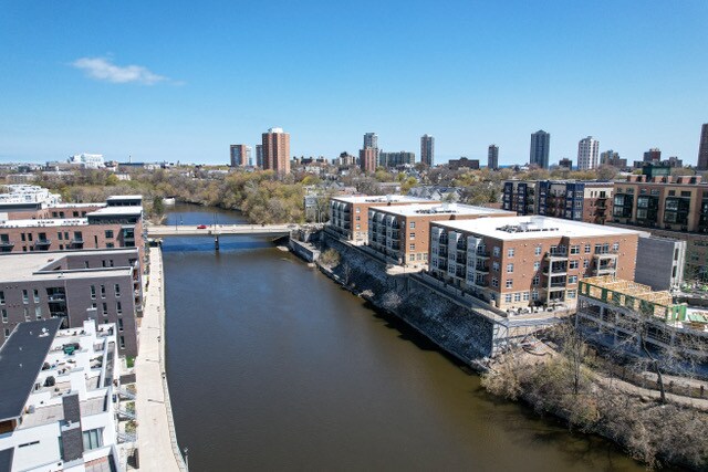1915 N Water St, Unit 204 in Milwaukee, WI - Building Photo - Building Photo