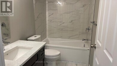 26 Oat Ln in Kitchener, ON - Building Photo - Building Photo