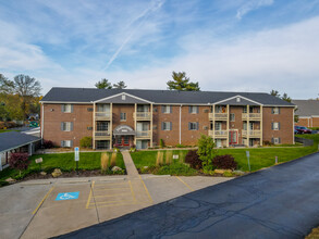 Shakertown Apartments in Canton, OH - Building Photo - Building Photo