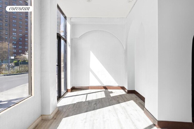 960 DeKalb Ave in Brooklyn, NY - Building Photo - Building Photo