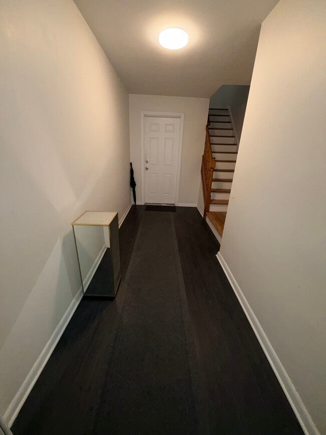 35-26 32nd St, Unit 2 in Queens, NY - Foto de edificio - Building Photo