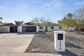 13216 N 48th Pl in Scottsdale, AZ - Building Photo - Building Photo