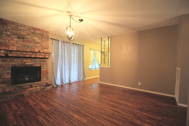 5638 Creekwood St in San Antonio, TX - Building Photo - Building Photo