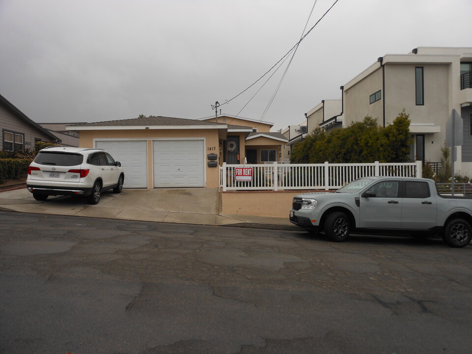 1417 15th St, Unit Rear House in Manhattan Beach, CA - Building Photo