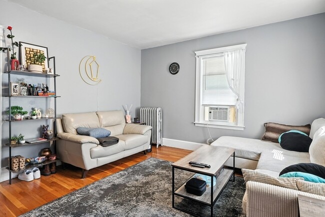 64 Endicott St in Quincy, MA - Building Photo - Building Photo