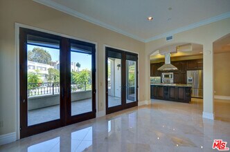10830 Massachusetts Ave in Los Angeles, CA - Building Photo - Building Photo