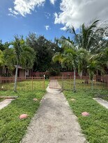 660 NE 132nd St, Unit Beautiful 1-Bed Apartment in North Miami, FL - Building Photo
