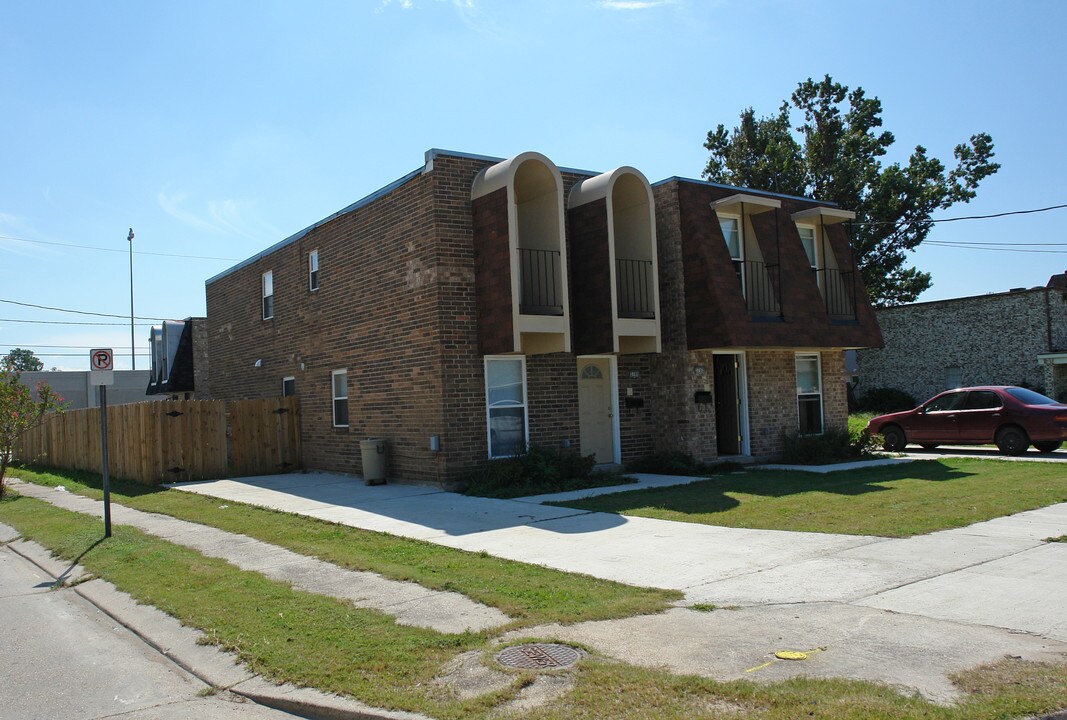 3700 Saratoga Dr in Metairie, LA - Building Photo