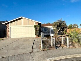 165 Georgetown Ct in Vallejo, CA - Building Photo