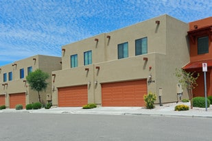 Galeria Del Rio Apartments